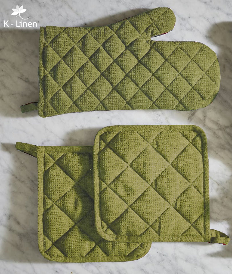 plain quilted kitchen gloves green