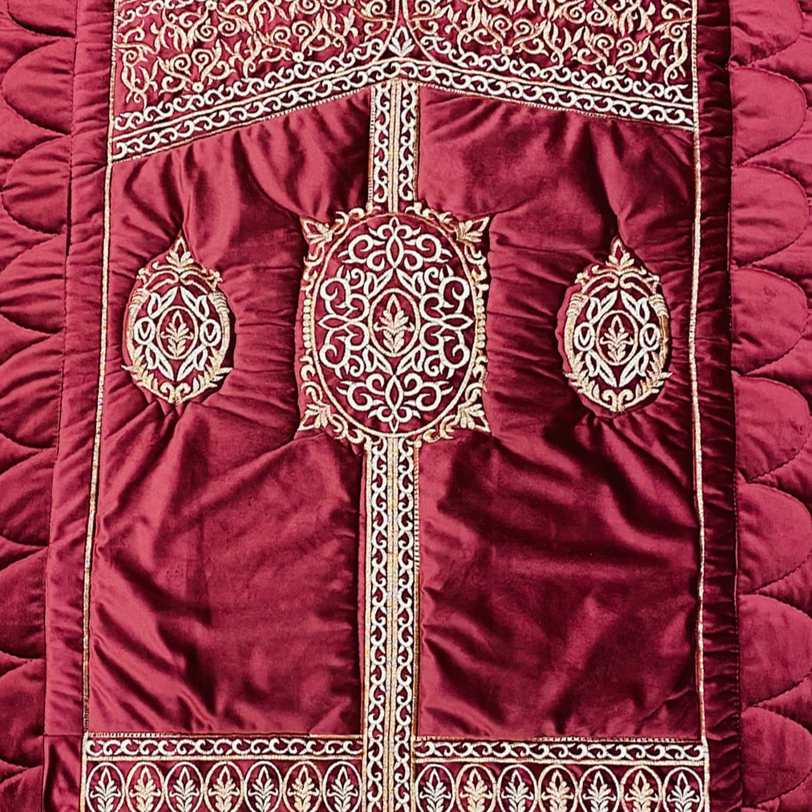 Embroided Velvet Prayer Mat - Maroon